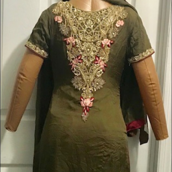 Dark olive heavy georgette with gold work - Picture 3 of 4